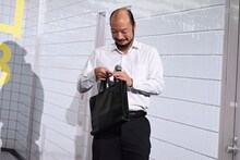 撮影でも使用したバッグを持って登場した河内大和