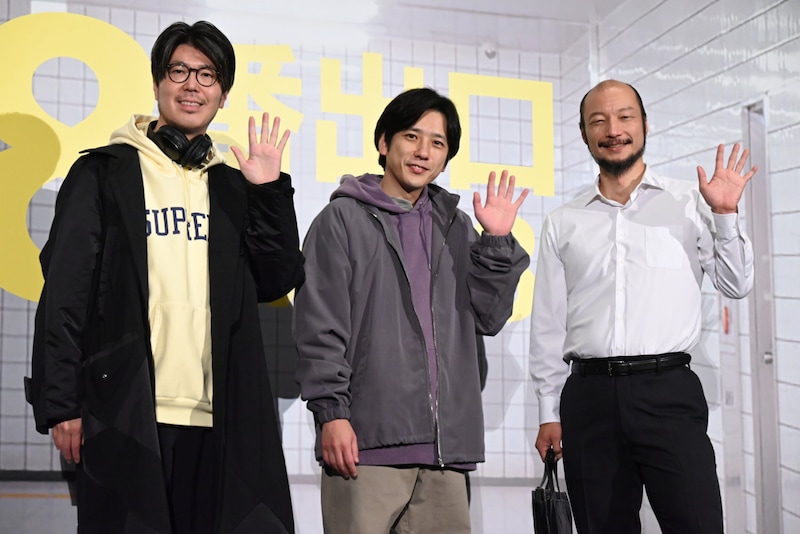 左から川村元気、二宮和也、河内大和