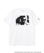 舘ひろしデビュー50周年記念ポップアップショップで販売される、Ambient Shaolin Effect（浮遊少林響効）コラボのHeadphone Tee（サイズ：M、L、XL、XXL / 税込8250円）