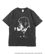 舘ひろしデビュー50周年記念ポップアップショップで販売される、Ambient Shaolin Effect（浮遊少林響効）コラボのMidnight T（サイズ：M、L、XL、XXL / 税込8250円）