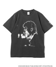 舘ひろしデビュー50周年記念ポップアップショップで販売される、Ambient Shaolin Effect（浮遊少林響効）コラボのMidnight T（サイズ：M、L、XL、XXL / 税込8250円）