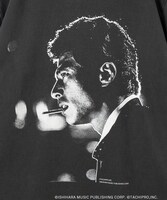 舘ひろしデビュー50周年記念ポップアップショップで販売される、Ambient Shaolin Effect（浮遊少林響効）コラボのMidnight T（サイズ：M、L、XL、XXL / 税込8250円）