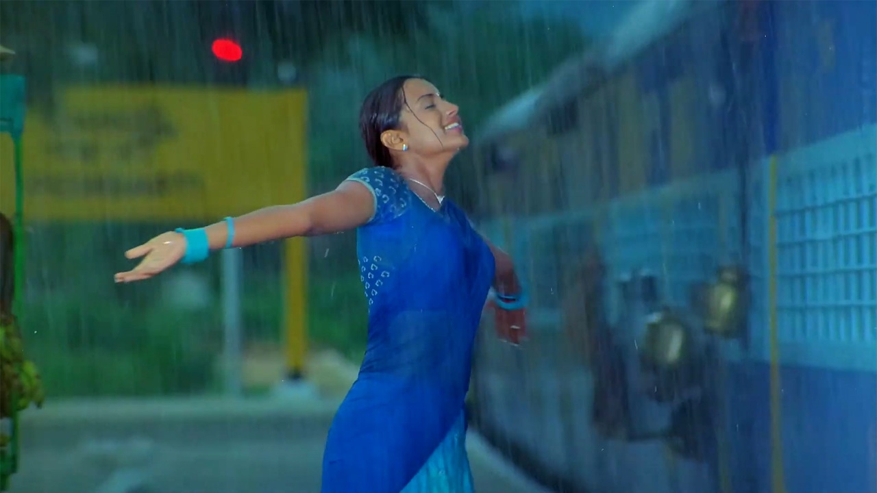 「雨が見つけた君」場面写真