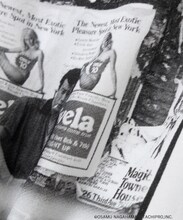 舘ひろしデビュー50周年記念ポップアップショップで販売される、NEIGHBORHOOD（ネイバーフッド）コラボTシャツのデザイン（サイズ：M、L、XL、XXL / 税込1万4300円）