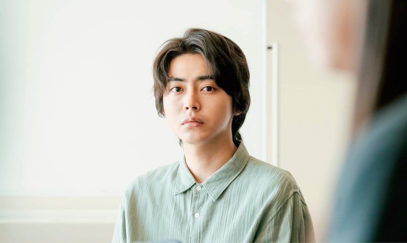 「恋愛裁判」新場面写真。倉悠貴演じる間山敬