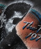 舘ひろしデビュー50周年記念ポップアップショップで販売される、WAYP MUSIC（ウェイプミュージック）コラボTシャツのデザイン（サイズ：M、L、XL、XXL / 税込8250円）