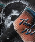 舘ひろしデビュー50周年記念ポップアップショップで販売される、WAYP MUSIC（ウェイプミュージック）コラボTシャツのデザイン（サイズ：M、L、XL、XXL / 税込8250円）