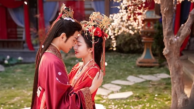 中国ドラマ「長楽曲～白い愛、黒い罪～」場面写真。2024年夏に中国で配信がスタートし、1週間ほどで視聴数1億回を突破した本作は、配信元のMango TVにおける時代劇ドラマとしては年間1位を獲得した