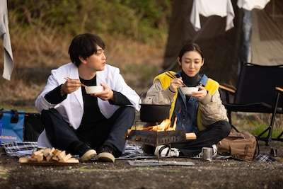 「セフレの品格 終恋」新場面写真。左から青柳翔演じる北田一樹、山谷花純演じる作家・風吹メイ