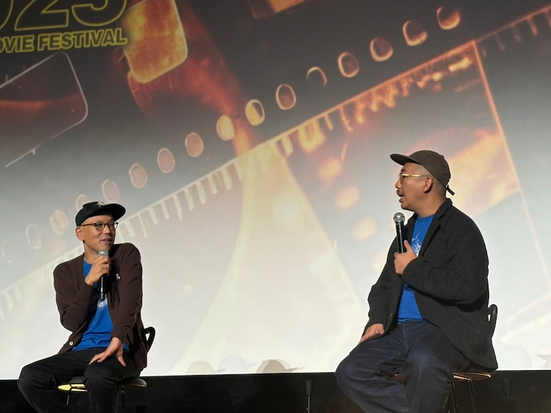 山形・MOVIE ON（ムービーオン）やまがたで行われたトークイベントの様子。左から真利子哲也、三宅唱