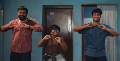 「ツーリストファミリー」場面写真