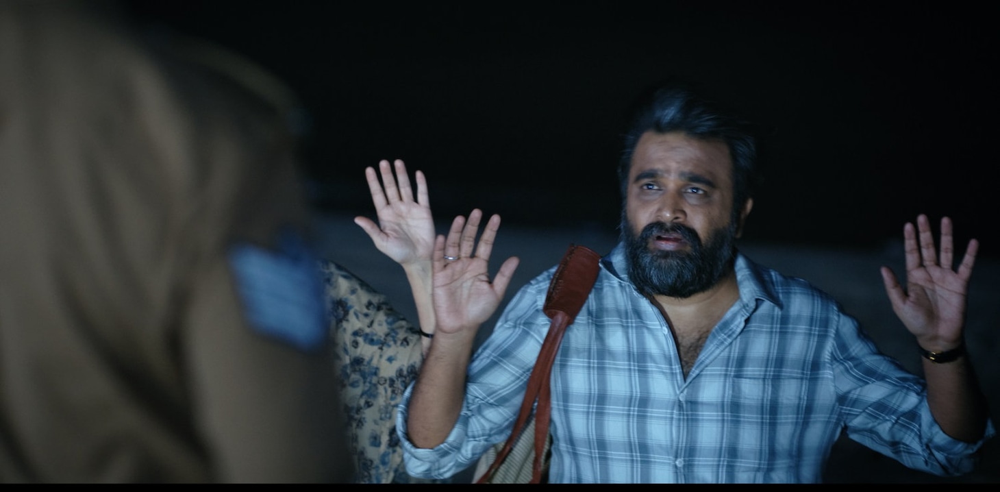 「ツーリストファミリー」場面写真