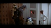 「スター・ウォーズ／帝国の逆襲 （エピソード5）」場面写真。チューバッカ（中央左）とC-3PO（左） ©2025 Lucasfilm Ltd.（ディズニープラスで見放題独占配信中）