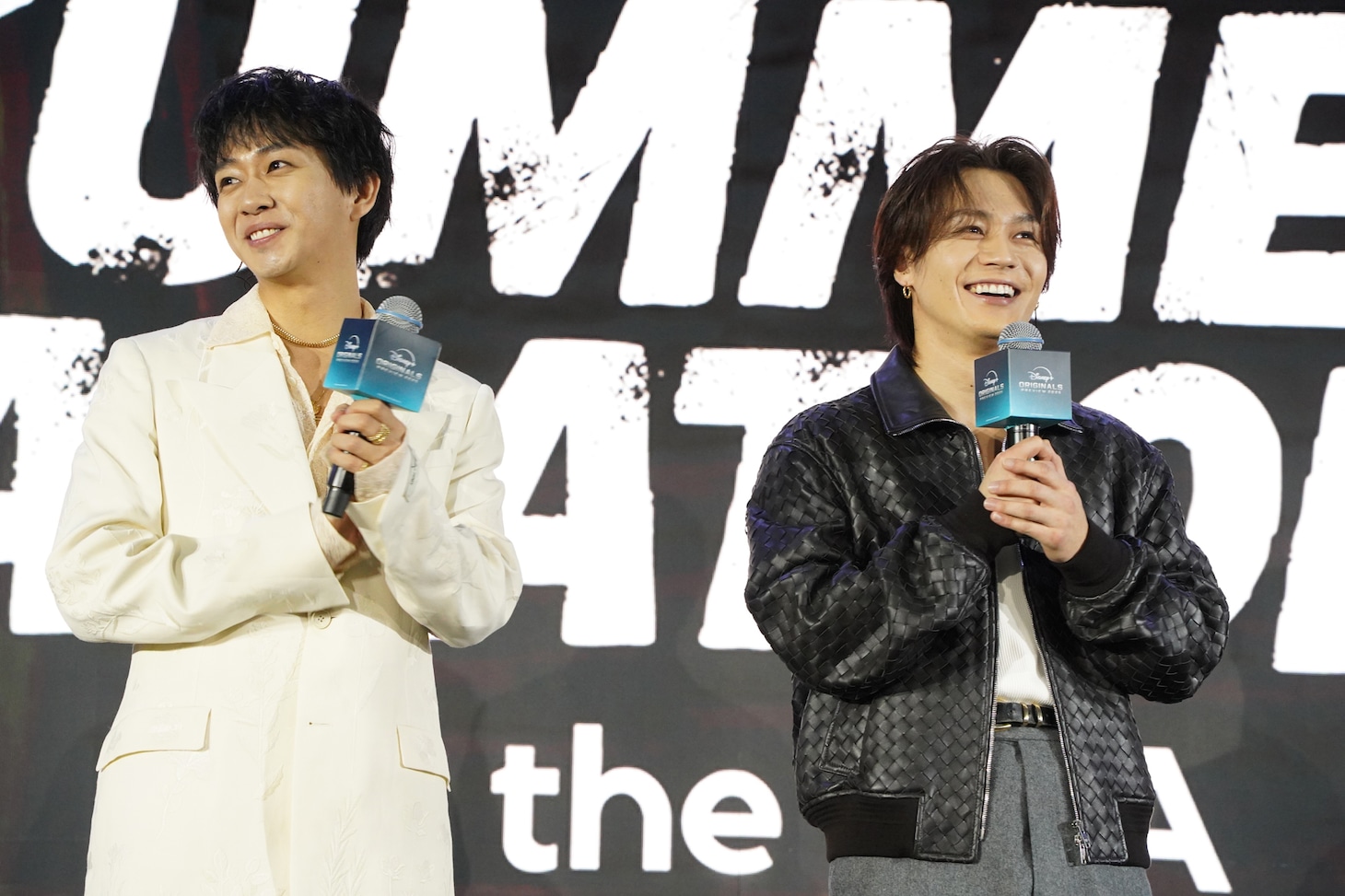 本日11月13日、香港ディズニーランド・ホテルで開催中の「ディズニープラス・オリジナル・プレビュー 2025」にて登壇した、Travis Japanの中村海人（左）と松田元太