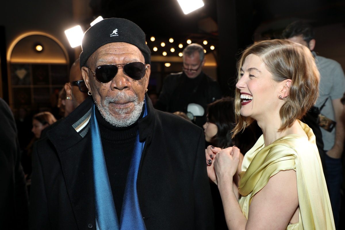 「グランド・イリュージョン／ダイヤモンド・ミッション」ワールドプレミアでの様子。左からモーガン・フリーマン、ロザムンド・パイク