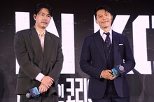 ディズニープラス・オリジナル・プレビュー 2025「メイド・イン・コリア」の発表で登壇したヒョンビン（右）とチョン・ウソン（左）