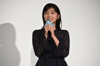 「平場の月」初日舞台挨拶に登壇した一色香澄