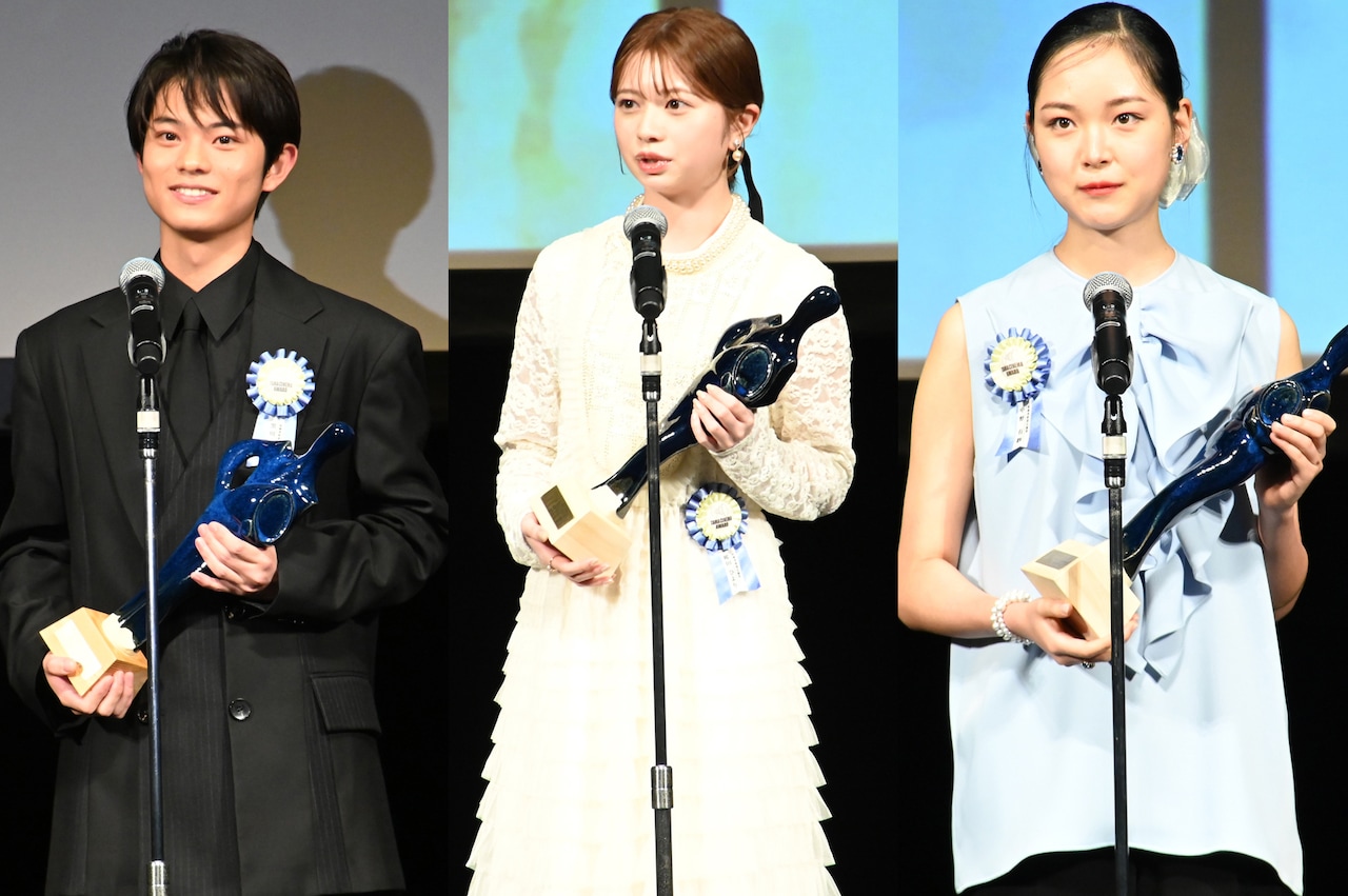 第17回TAMA映画賞の授賞式に登壇した黒川想矢（左）、桜田ひより（中央）、中野有紗（右）