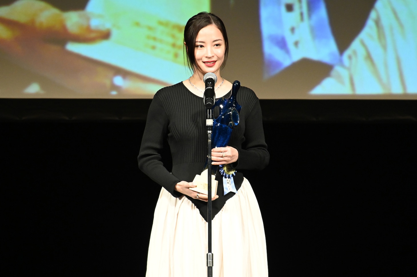 第17回TAMA映画賞で最優秀女優賞に輝いた広瀬すず。映画「遠い山なみの光」「アット・ザ・ベンチ」「ゆきてかへらぬ」「片思い世界」「宝島」での演技が高く評価された