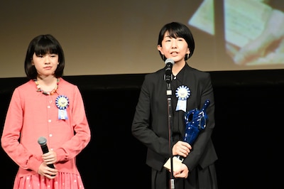 左から「ルノワール」主演の鈴木唯、監督の早川千絵