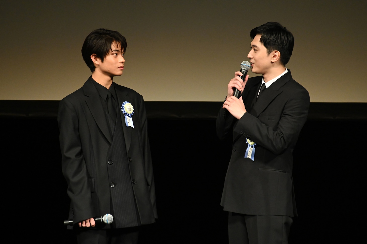 「国宝」で立花喜久雄を演じた黒川想矢（左）と吉沢亮（右）