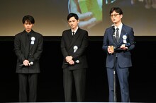 左から「国宝」キャストの黒川想矢、吉沢亮、監督の李相日