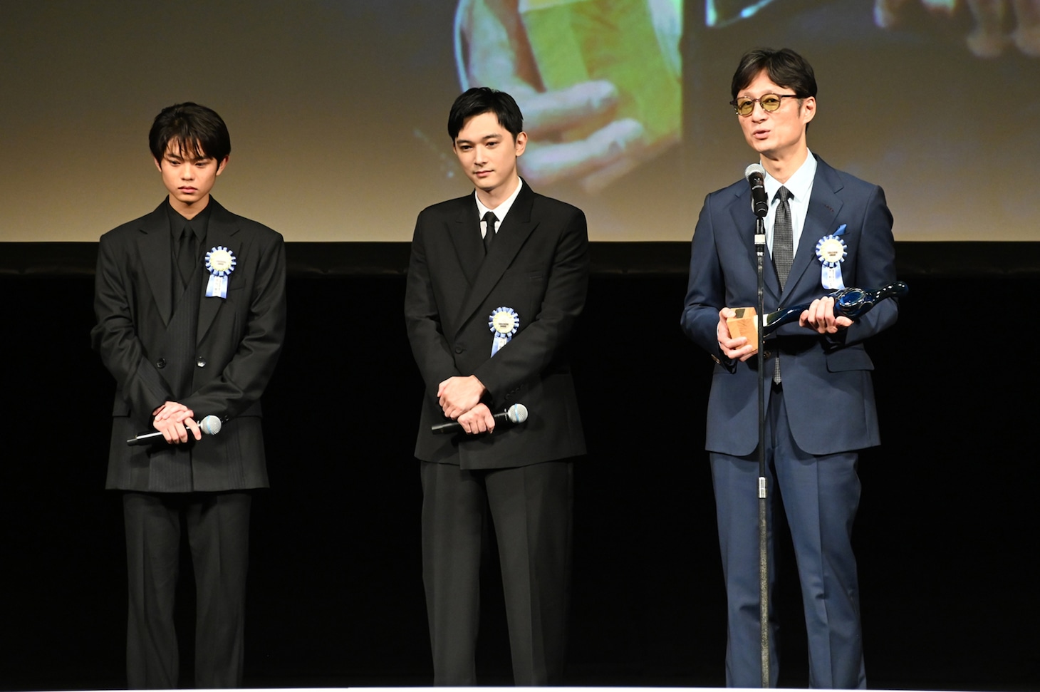 左から「国宝」キャストの黒川想矢、吉沢亮、監督の李相日