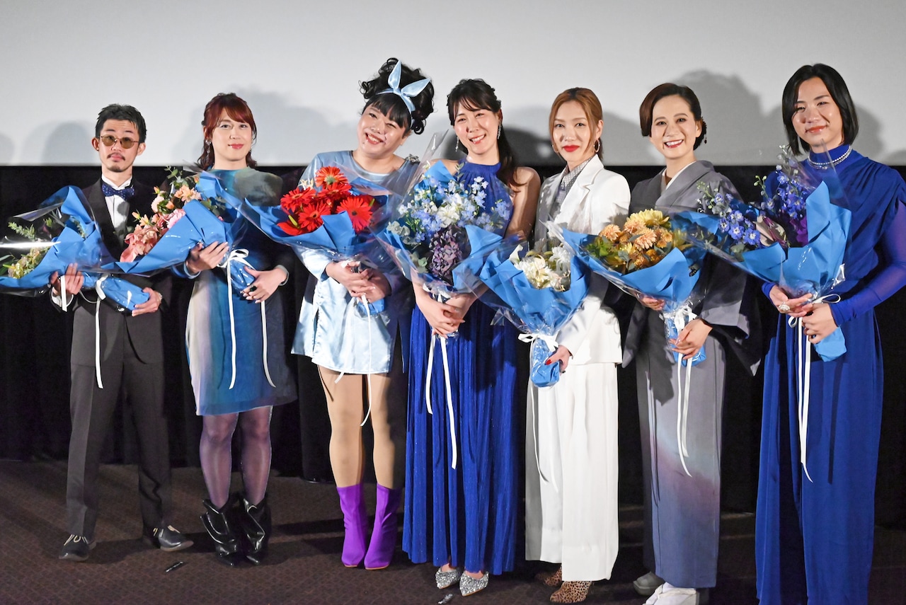 映画「ブルーボーイ事件」公開記念舞台挨拶の様子。左から飯塚花笑、六川裕史、イズミ・セクシー、中川未悠、中村中、真田怜臣、泰平