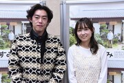 「夜ドラひらやすみを一緒に見ようの会」の様子。左から吉村界人、光嶌なづな