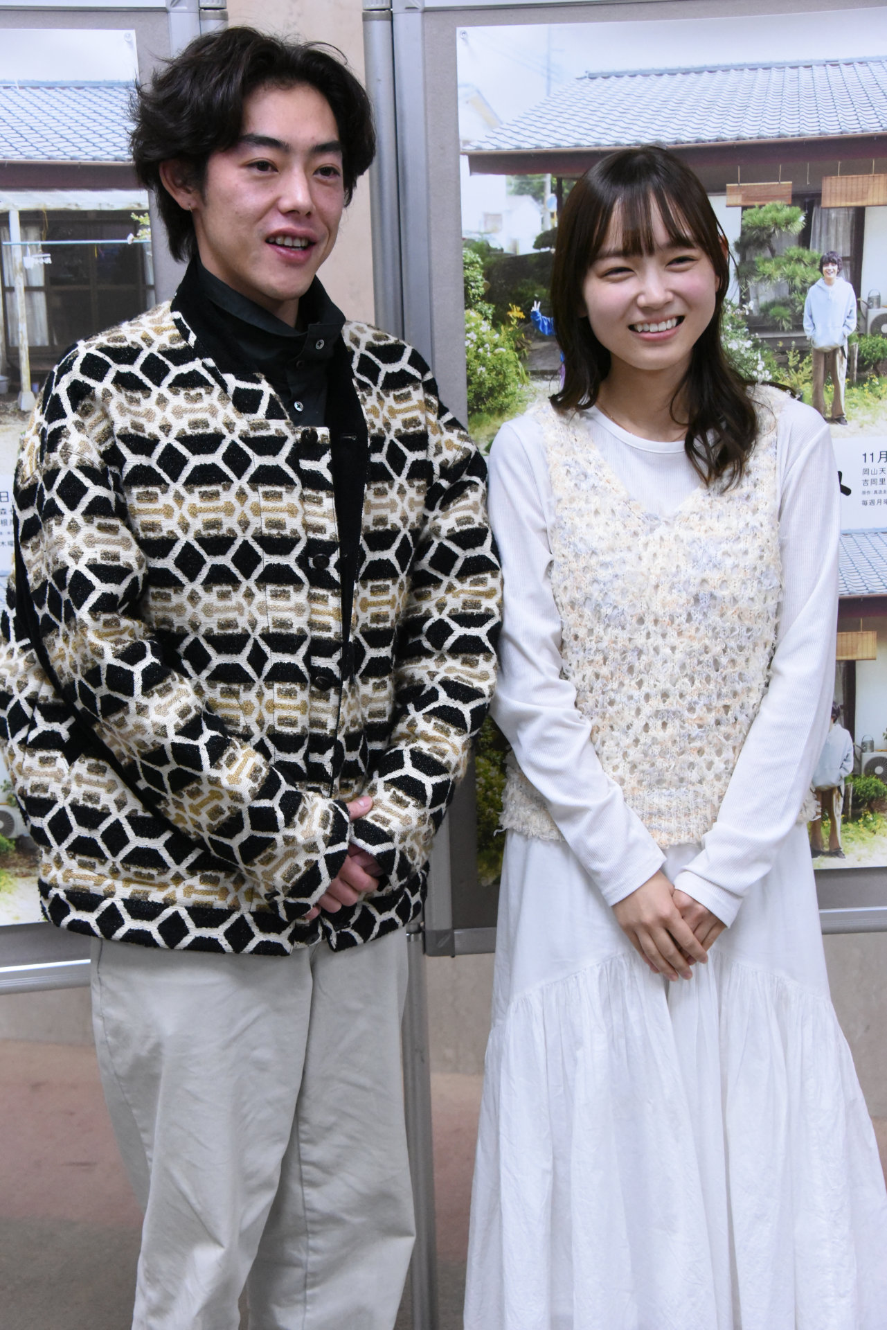 「夜ドラひらやすみを一緒に見ようの会」の様子。左から吉村界人、光嶌なづな