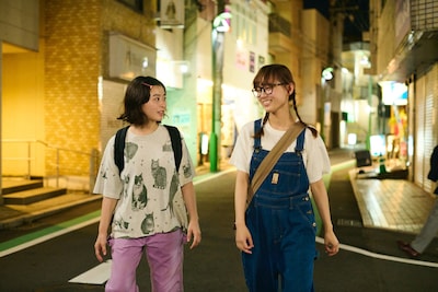 「ひらやすみ」第7回より、一緒に帰る小林なつみ（左 / 森七菜）、横山あかり（右 / 光嶌なづな）