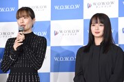 「連続ドラマＷ シャドウワーク」完成報告会の様子。左から桜井ユキ、多部未華子