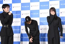 「連続ドラマＷ シャドウワーク」完成報告会の様子。「寺島しのぶさんとの共演シーンがなくて、ちょっと安心した自分もいる」という川西拓実（左）の正直な告白に、笑いが止まらない桜井ユキ（中央）、多部未華子（右）