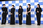 「連続ドラマＷ シャドウワーク」完成報告会の様子。「正直めちゃめちゃビビっちゃった」と話す川西拓実（左端）と、彼の言葉に和む共演者一同