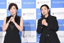 「連続ドラマＷ シャドウワーク」完成報告会の様子。左から寺島しのぶ、石田ひかり