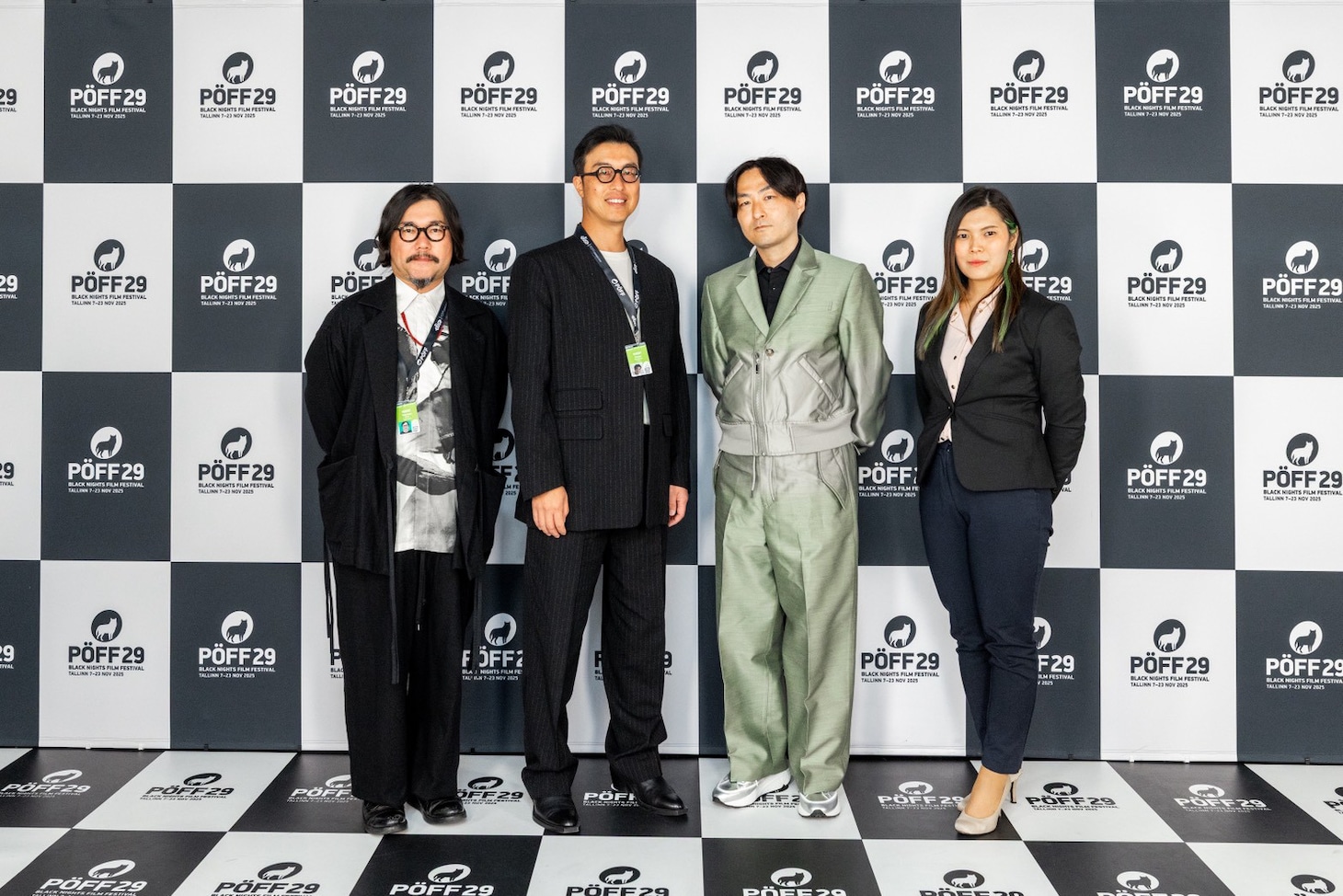 「架空の犬と嘘をつく猫」の監督・森ガキ侑大（左から3番目）