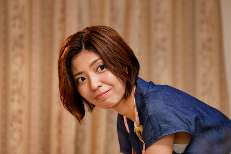 「とれ！」場面写真。皐月の母・橋本未映子を演じる宮地真緒