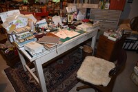 山脇百合子の仕事机