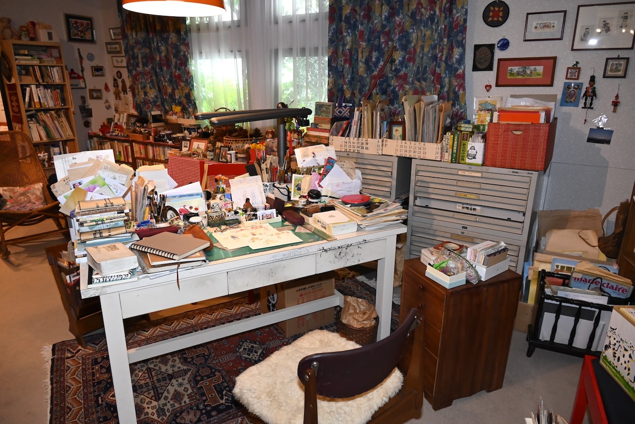 「『山脇百合子の仕事部屋』展 ～ごちゃごちゃから見えるもの～」では「ぐりとぐら」の絵本作家・山脇百合子の仕事部屋を再現