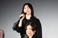 ABEMAオリジナルドラマ「スキャンダルイブ」配信直前プレミアイベントに登壇した帆純まひろ（後方）