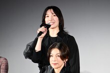 ABEMAオリジナルドラマ「スキャンダルイブ」配信直前プレミアイベントに登壇した帆純まひろ（後方）