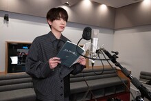 映画「クスノキの番人」のアフレコに臨む宮世琉弥