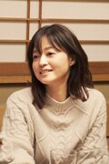 スペシャルドラマ「雪煙チェイス」より、小林涼子演じる成宮葉月