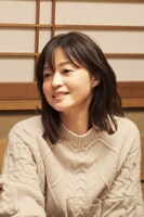 スペシャルドラマ「雪煙チェイス」より、小林涼子演じる成宮葉月
