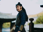 ドラマ「北方謙三 水滸伝」より、木幡竜演じる王和。青蓮寺のメンバーで、暗殺や工作を生業とする“闇軍”の隊長