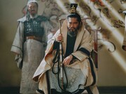 ドラマ「北方謙三 水滸伝」より、萩原聖人演じる王倫。志を失った賊徒がのさばる砦で、頭目として賊徒を束ねる