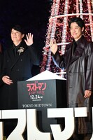 左から福山雅治、大泉洋