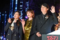 左から木村多江、宮沢りえ、福山雅治