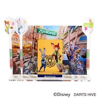 「Disney Zootopia ダーツセット」に付属するオリジナルアクリルダーツスタンドの使用例