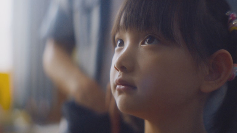 「愛がきこえる」新場面写真。リー・ルオアン（李珞桉）が娘ムームー（木木）を演じた